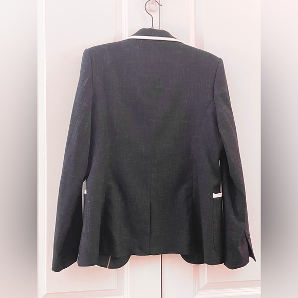 Tommy Hilfiger Navy Blazer with White Trim and Branded Buttons! Size 14 - Picture 15 of 17
